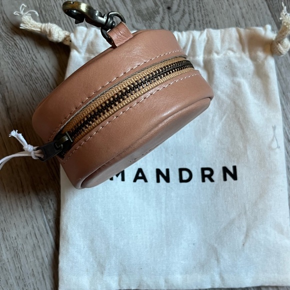 Mandrn Rover Pouch. Peach. - Picture 4 of 4